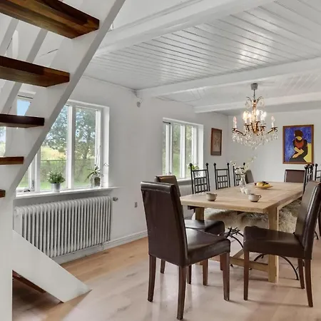 Beautiful In With Wifi And 4 Bedrooms Åbybro